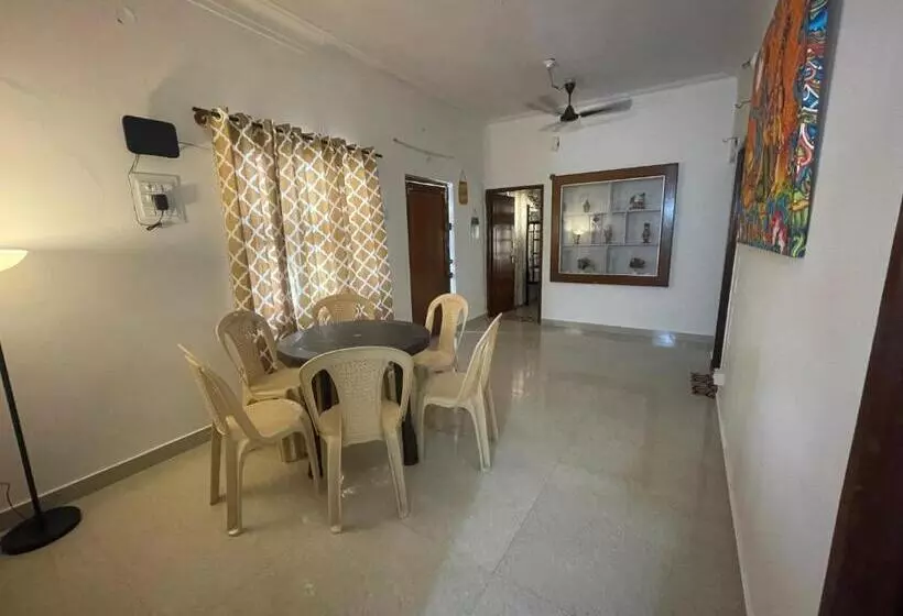 Retkeilymaja Neha S Homestay