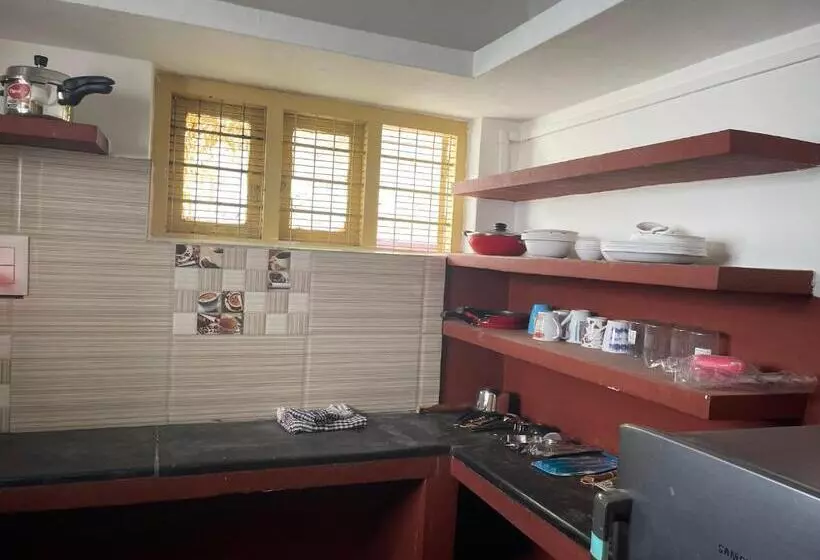 Retkeilymaja Neha S Homestay