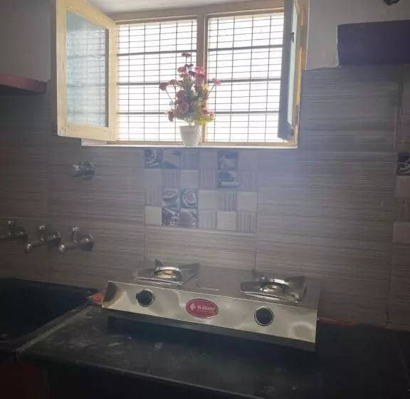 Retkeilymaja Neha S Homestay