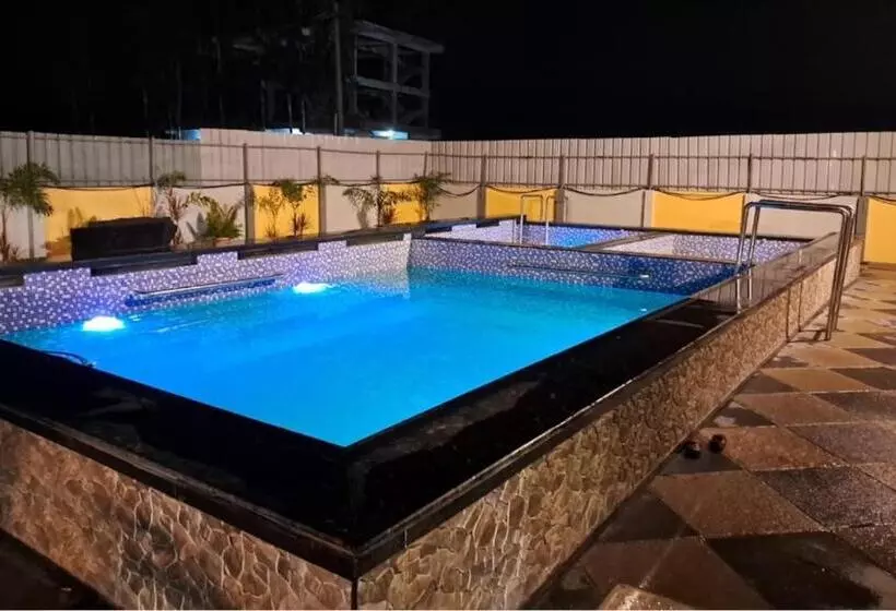 ホテル Kashmir Farmhouse   Hyderabad