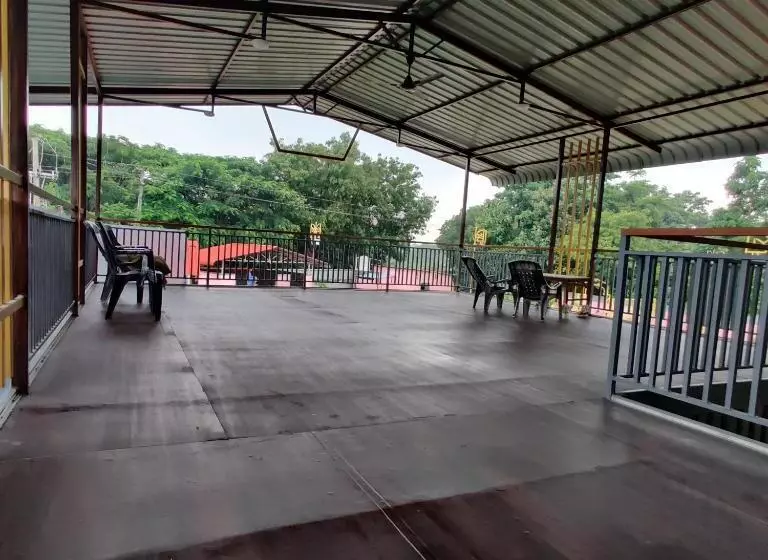 ホテル Kashmir Farmhouse   Hyderabad