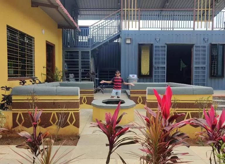 ホテル Kashmir Farmhouse   Hyderabad