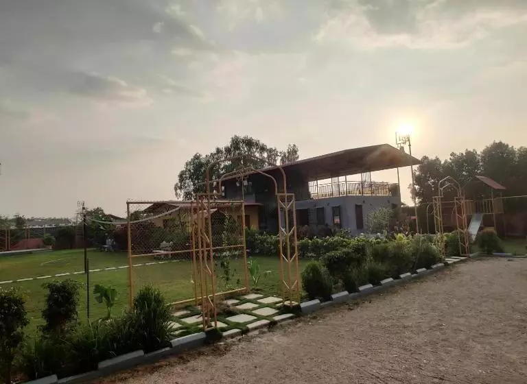 ホテル Kashmir Farmhouse   Hyderabad