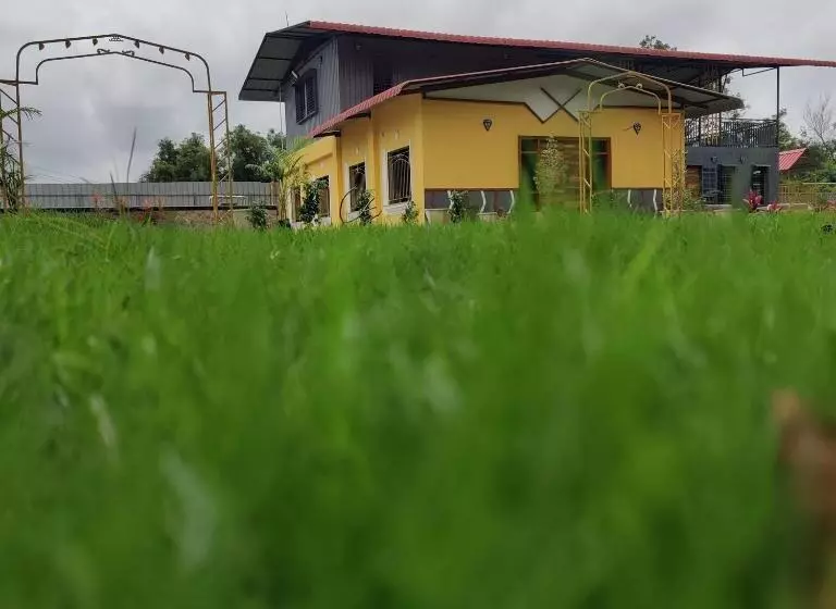 ホテル Kashmir Farmhouse   Hyderabad