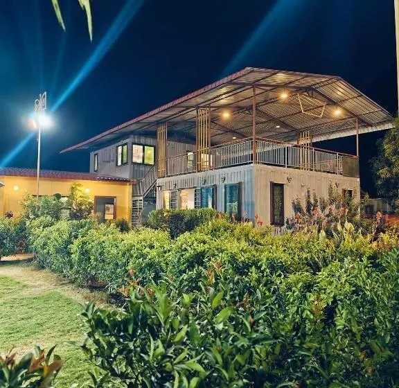 ホテル Kashmir Farmhouse   Hyderabad