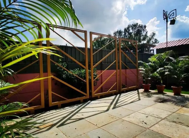 ホテル Kashmir Farmhouse   Hyderabad