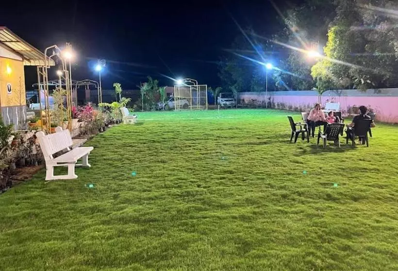 ホテル Kashmir Farmhouse   Hyderabad