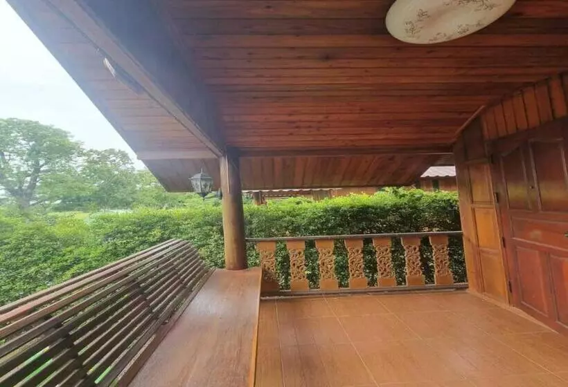 Hotelli Metathsana Resort