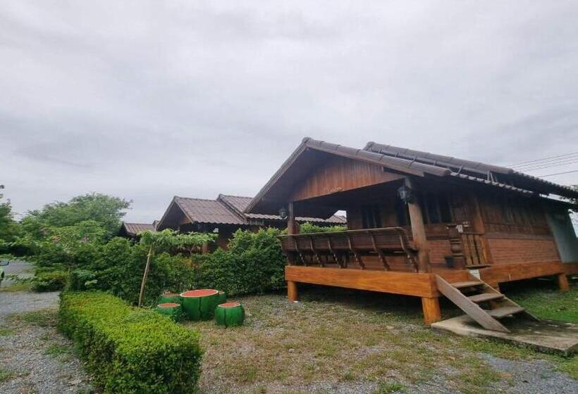 Hotel Metathsana Resort