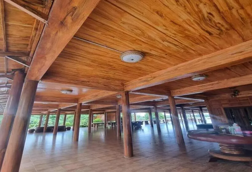 Hotelli Metathsana Resort