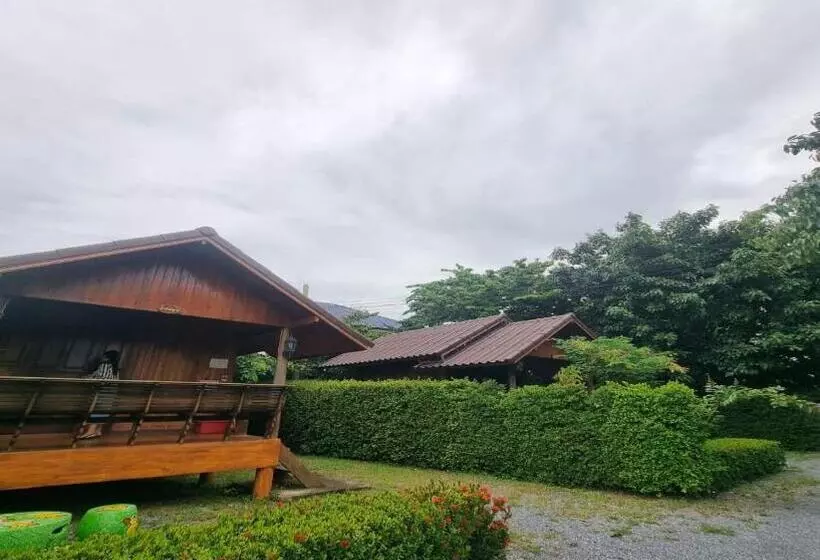 Hotelli Metathsana Resort