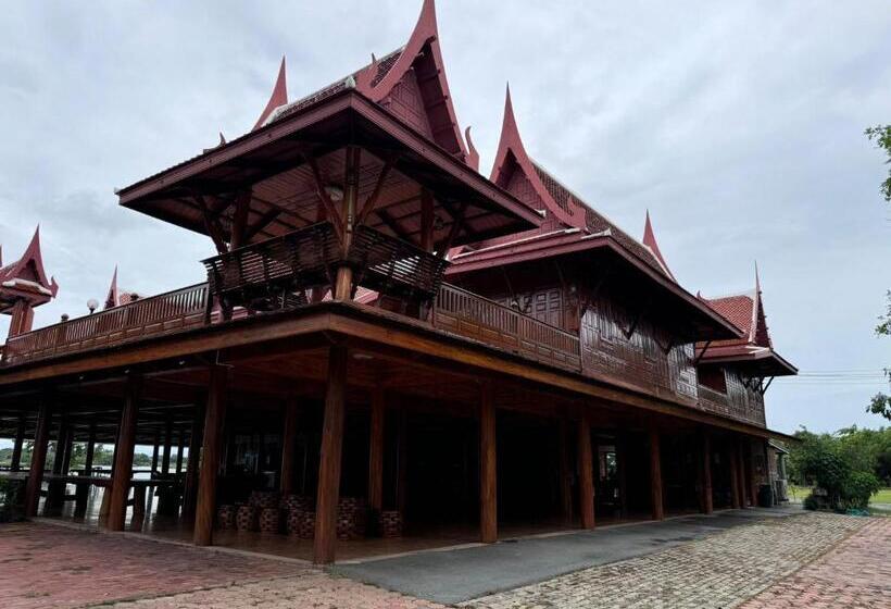 Hotel Metathsana Resort