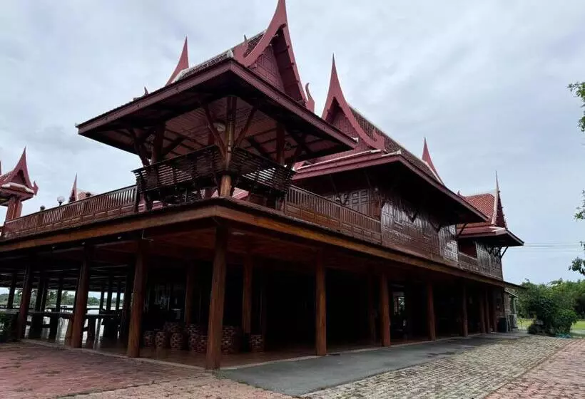 Hotelli Metathsana Resort