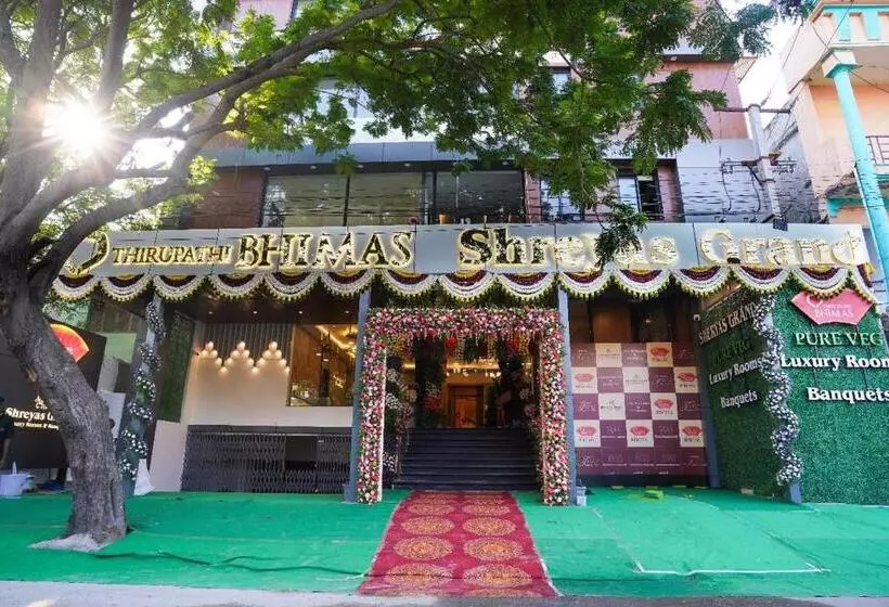 ホテル Shreyas Grand Ananthapuramu