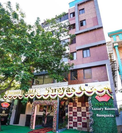 호텔 Shreyas Grand Ananthapuramu