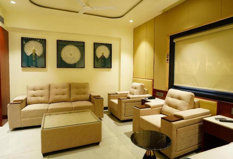 호텔 Shreyas Grand Ananthapuramu