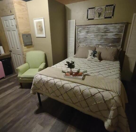 بنسيون Acorn Hideaways Cozy Cottontail Suite, Sleeps 2