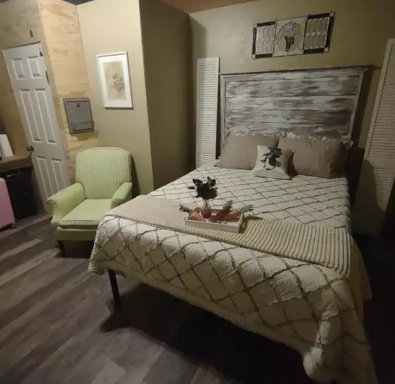 ペンション Acorn Hideaways Cozy Cottontail Suite, Sleeps 2