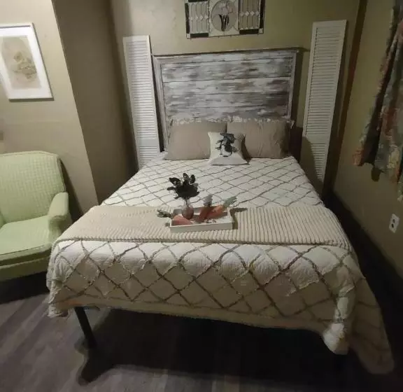 ペンション Acorn Hideaways Cozy Cottontail Suite, Sleeps 2