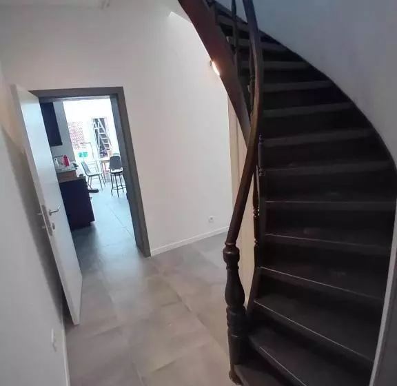 Majatalo Leuze Escale