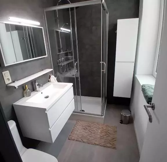 Majatalo Leuze Escale