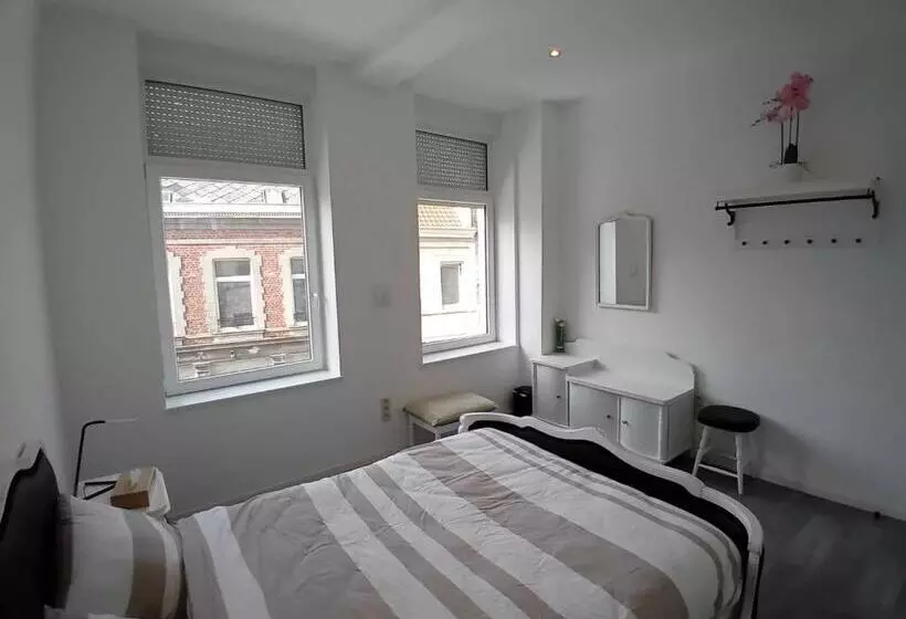 Majatalo Leuze Escale