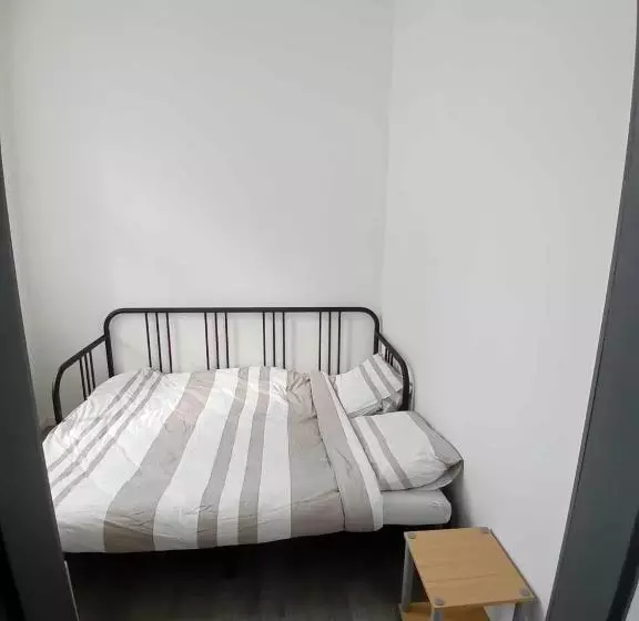 Majatalo Leuze Escale