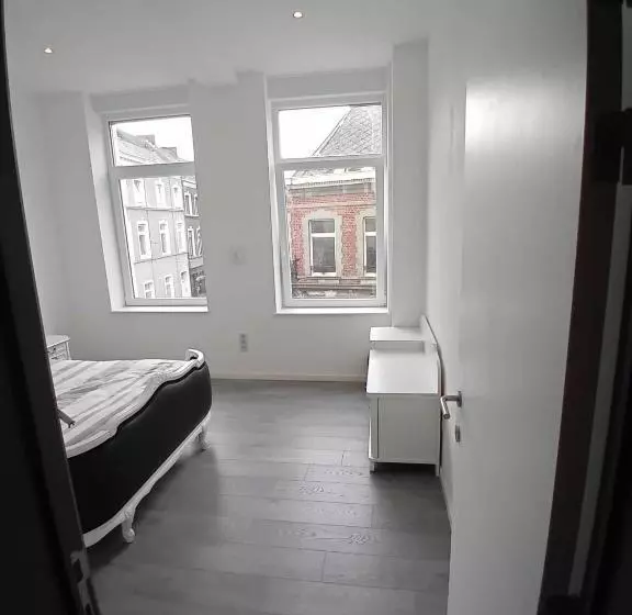 Majatalo Leuze Escale