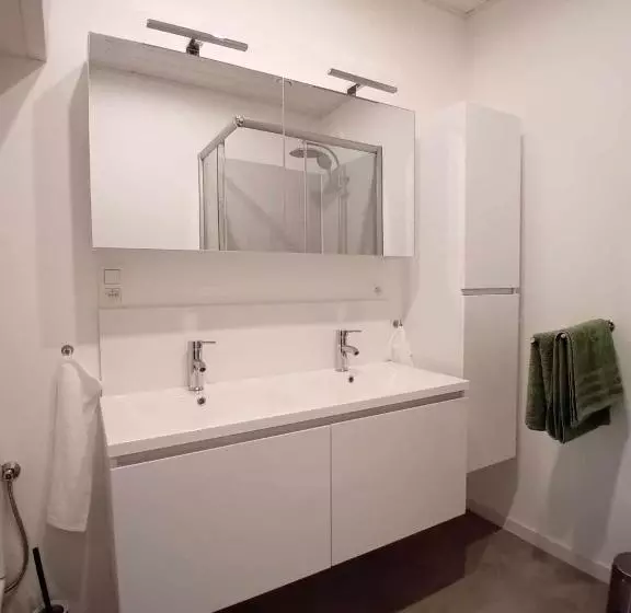 Majatalo Leuze Escale