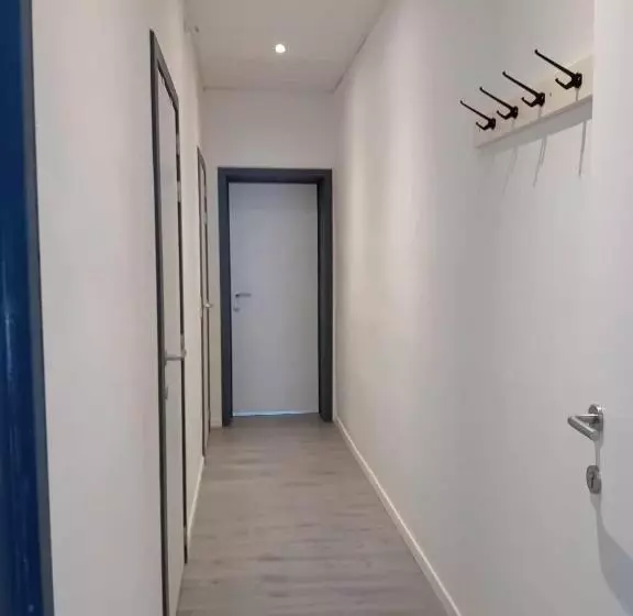 Majatalo Leuze Escale