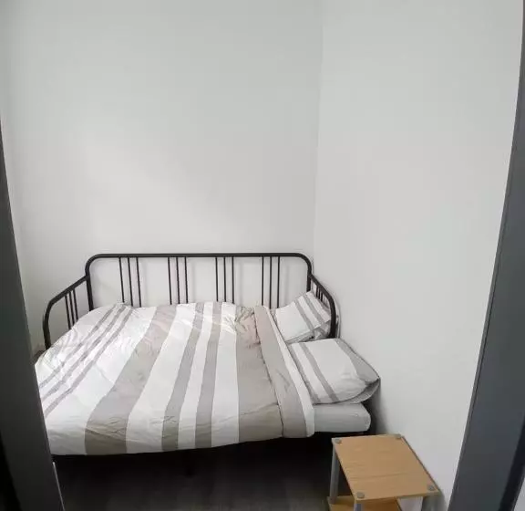 Majatalo Leuze Escale