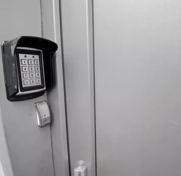 Majatalo Leuze Escale