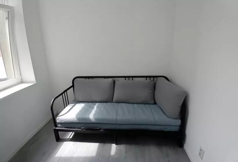 Majatalo Leuze Escale