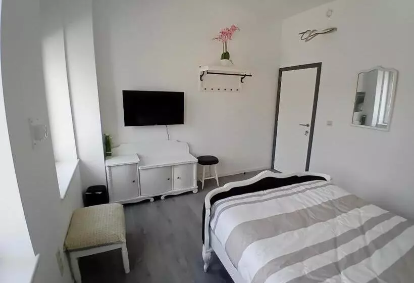 Majatalo Leuze Escale