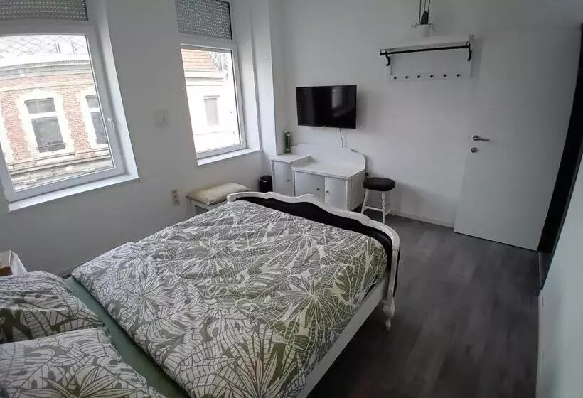 Majatalo Leuze Escale