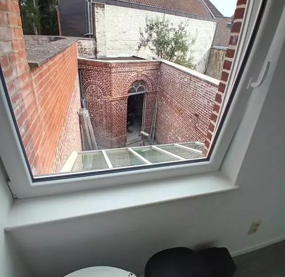 Majatalo Leuze Escale