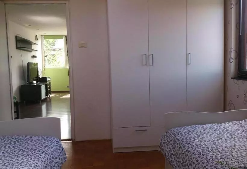 پانسیون Private Room In The Apartment