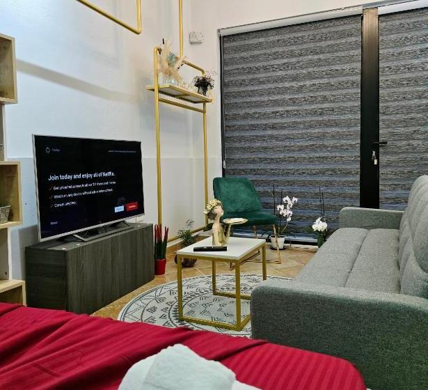 مبيت وإفطار Anina Guesthouse