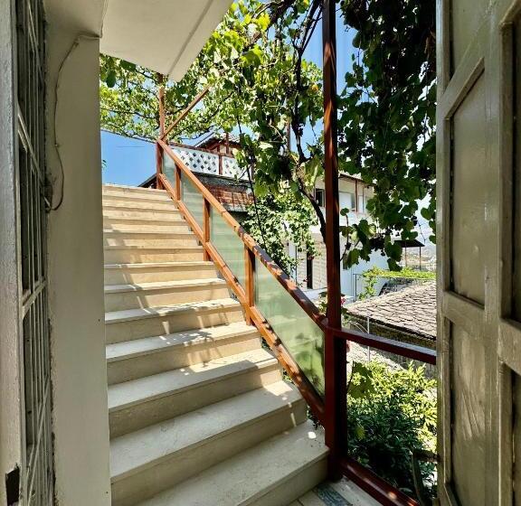 تختخواب و صبحانه Guest House Sofa