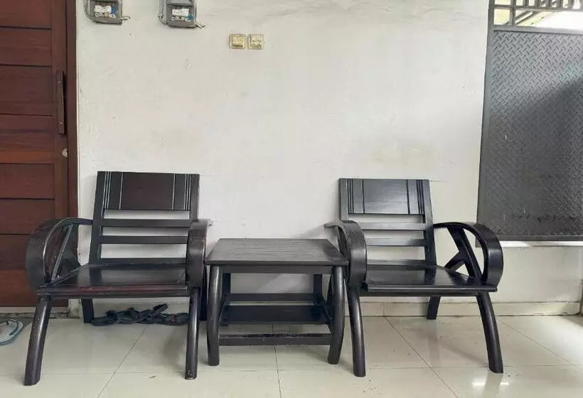 Hotelli Oyo 94161 Kost Aisyah