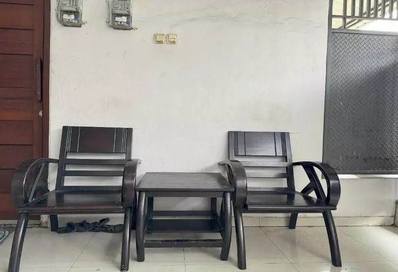 Hotelli Oyo 94161 Kost Aisyah