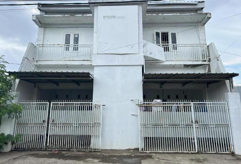 Отель Oyo 94161 Kost Aisyah