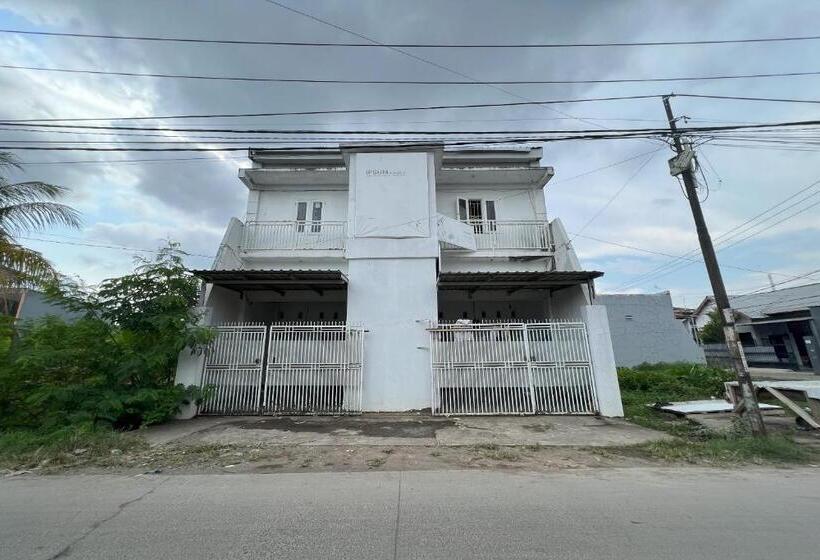 Отель Oyo 94161 Kost Aisyah