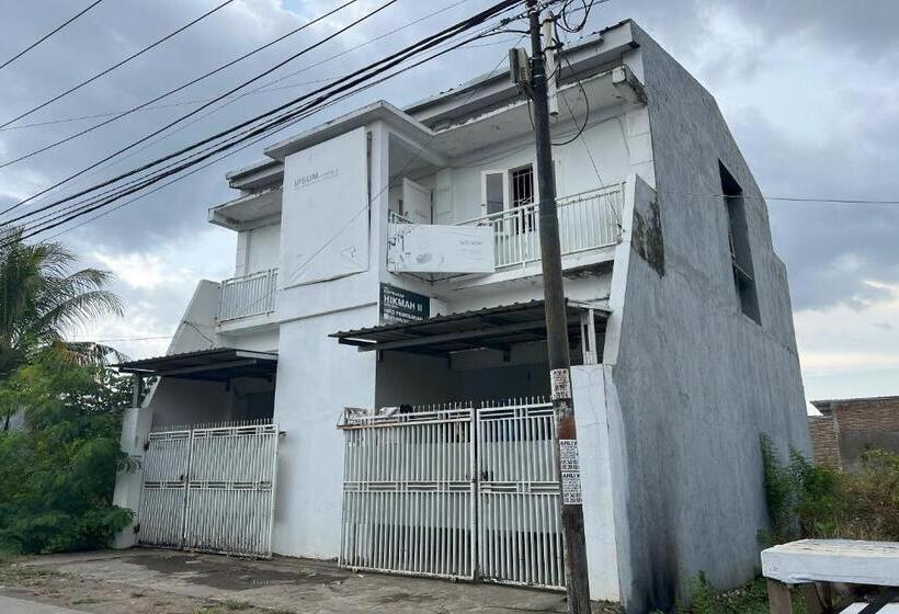 Отель Oyo 94161 Kost Aisyah