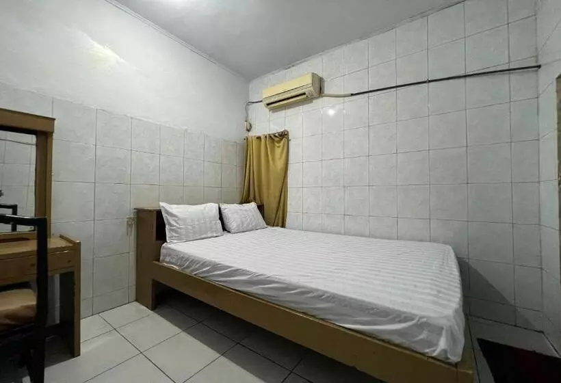 Hotelli Oyo 94161 Kost Aisyah