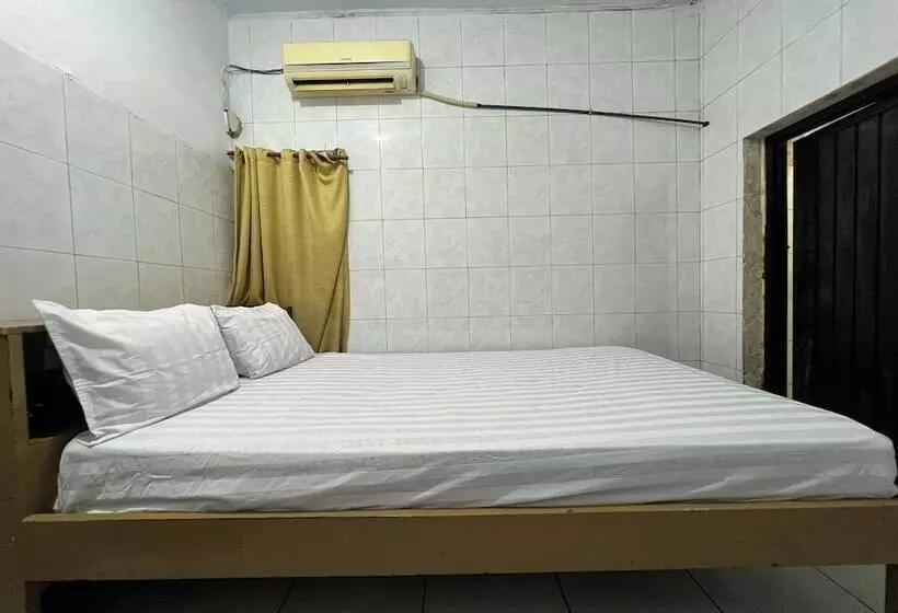 Hotelli Oyo 94161 Kost Aisyah