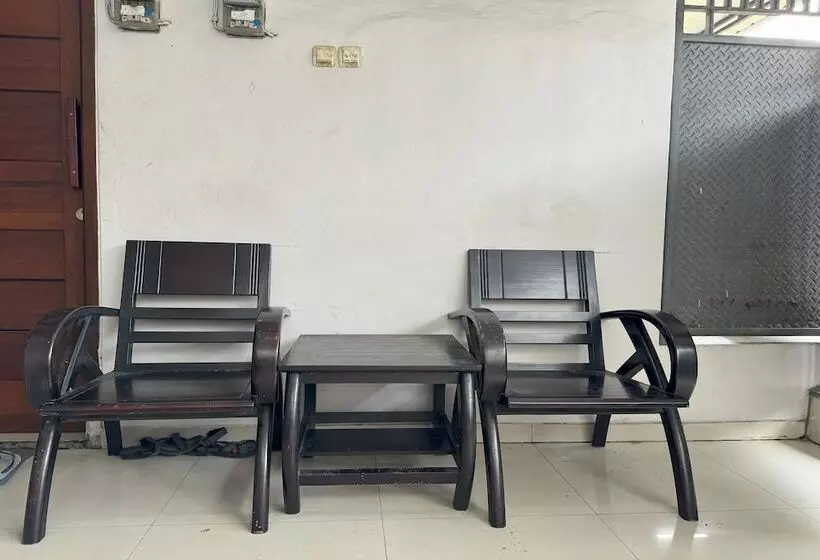 Hotelli Oyo 94161 Kost Aisyah