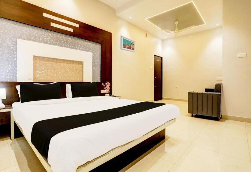 O Yuvraj Hotel Barshi