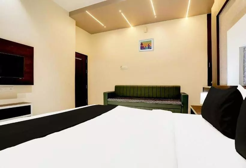 O Yuvraj Hotel Barshi