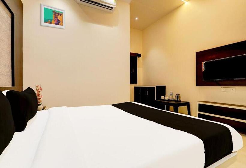 O Yuvraj Hotel Barshi